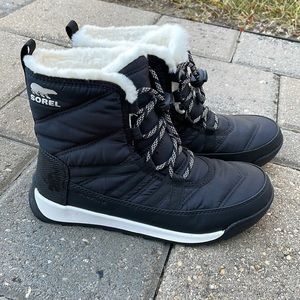 Sorel Youth Whitney II Waterproof Winter Boot. YOUTH SIZE 5 (~ woman’s size 6.5)